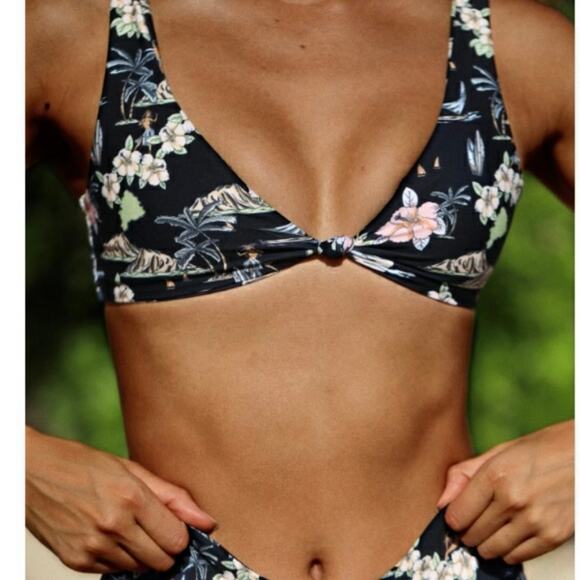 Skatie Other - Skatie• ‘Penny’ Bikini Top in KONA Hawaii Print